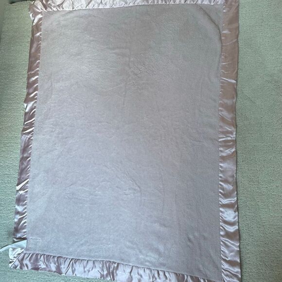 UGG Plush Satin-Lined Baby Blanket in Pink Super Soft 35” x 48” - Picture 6 of 11